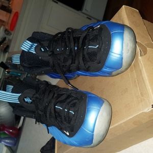 Nike foamposites "University "